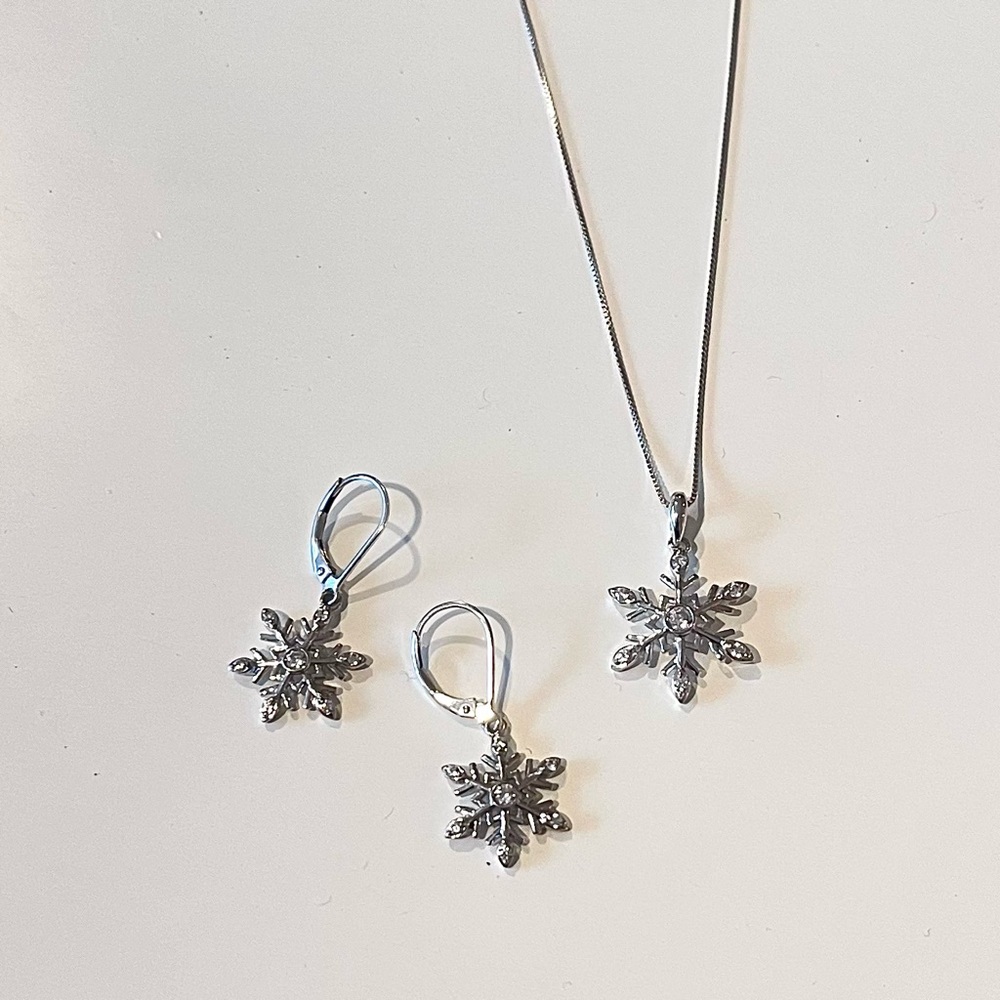NEW Touchstone Silver Snowflake Jewelry Set